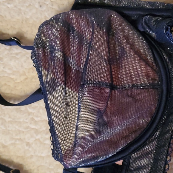 Sheer and shiny, under wire design, barely worn - Picture 2 of 4